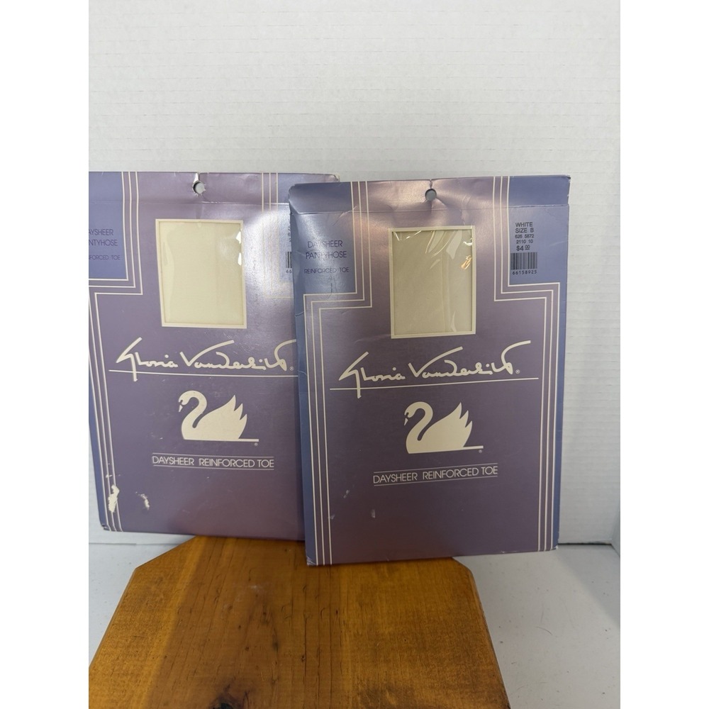 Vintage Gloria Vanderbilt Pantyhose White‎ Size B NOS Lot of 2 Reinforced Toe